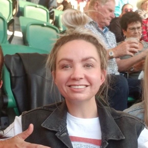 Meet your Posher, Roxanne - Picture 1 of 1